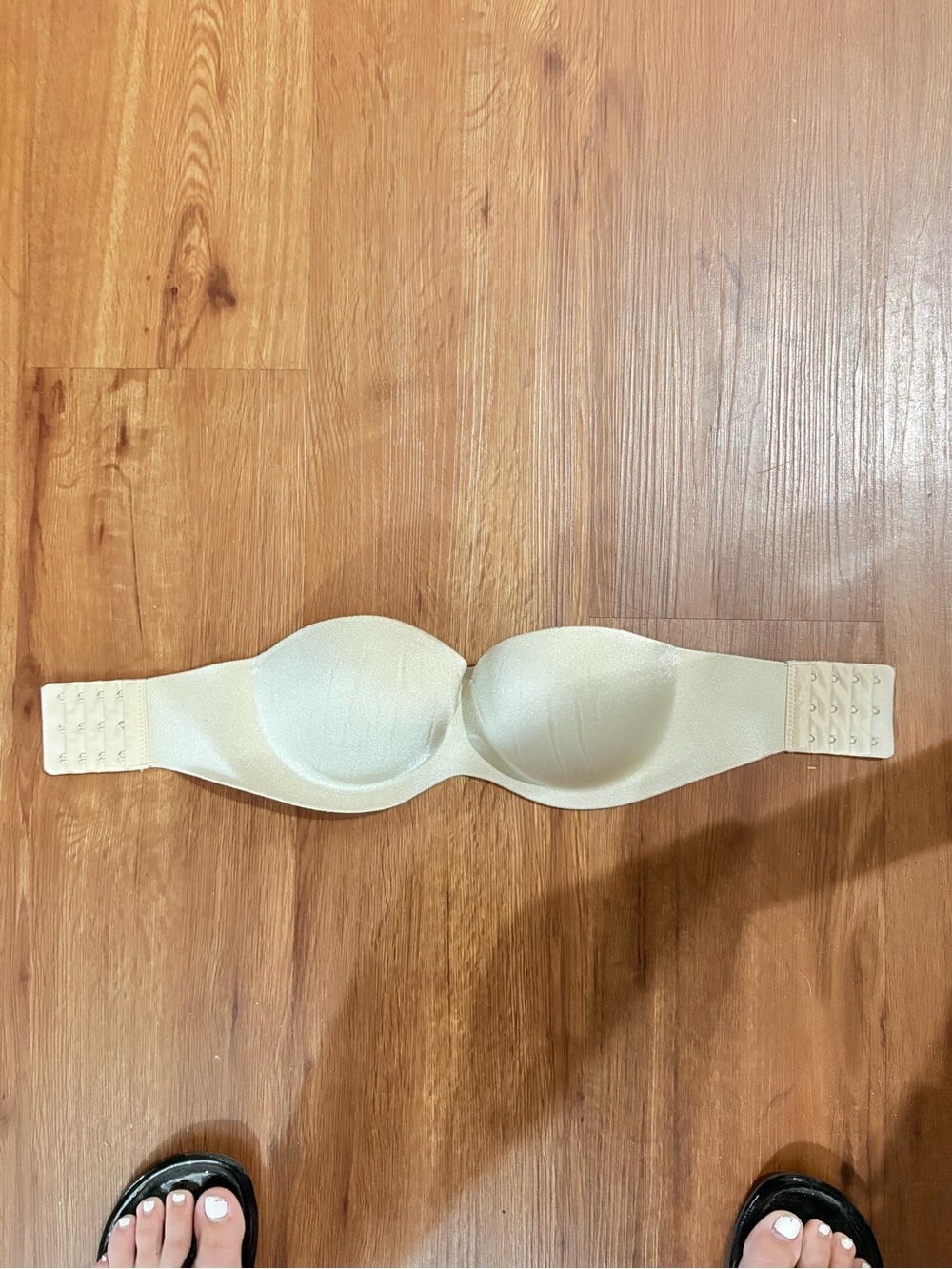 Seamless Strapless Molded Bra in Cream